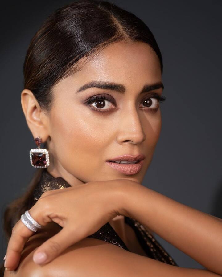 ఇప్పుడు మళ్లీ సినిమాల్లో నటించడం ప్రారంభించింది. కబ్జా సినిమాలో మెయిన్ హీరోయిన్ గా నటించింది.