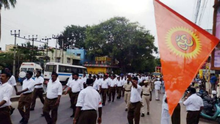 அரியலூரில் ஆர்.எஸ்.எஸ். அணி வகுப்பு ஊர்வலம் - மலர் தூவி வரவேற்ற பாஜக தொண்டர்கள்