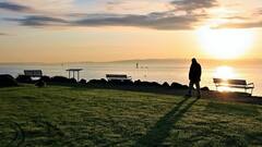 Evening Walk Benefits: ওজন থেকে মেজাজ, নিয়ন্ত্রণে রাখতে হাঁটুন এই সময়ে