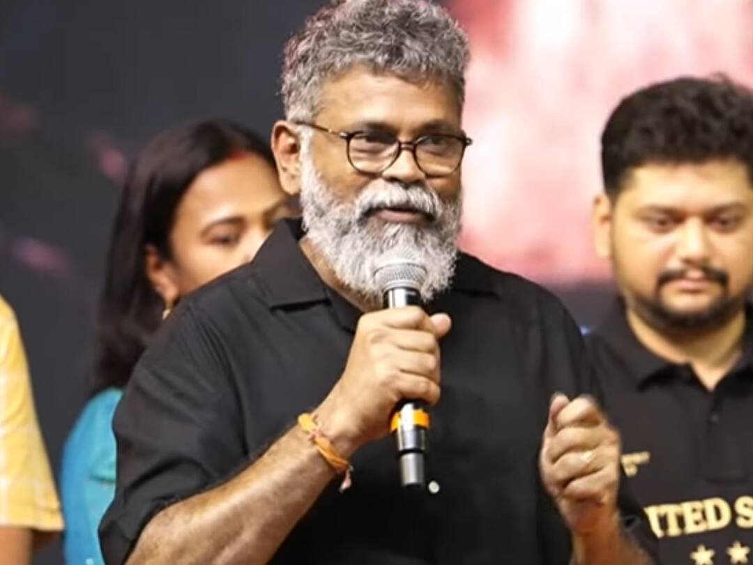 ‘విరూపాక్ష’ డైరెక్టర్ ఎక్కువ రోజులు బతకడని డాక్టర్లు చెప్పారు: దర్శకుడు సుకుమార్ Director Sukumar Speech in Virupaksha Pre Release Event ‘విరూపాక్ష’ డైరెక్టర్ ఎక్కువ రోజులు బతకడని డాక్టర్లు చెప్పారు: దర్శకుడు సుకుమార్