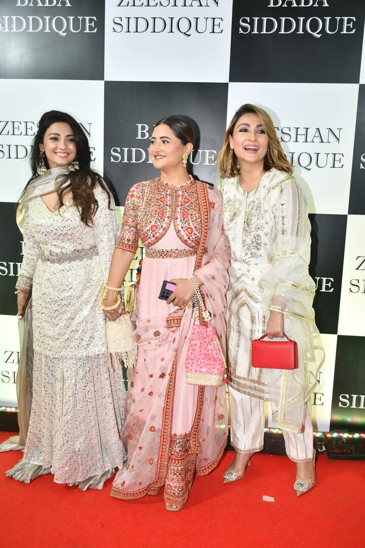 Television divas Rashami Desai, Urvashi Dholakia and Ada Khan also marked their presence at the star studded iftar party. (All Image: Manav Manglani).