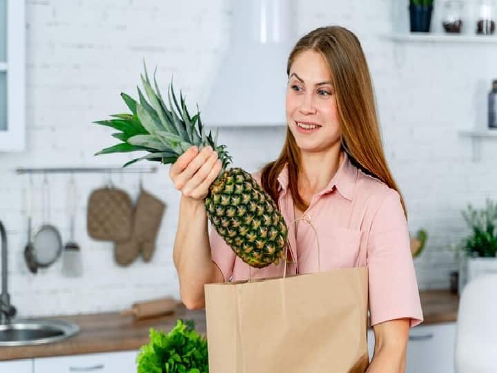 Pineapple is the number one thing for health in summer know the benefits Pineapple Benefits: गर्मियों में सेहत के लिए एक नंबर चीज है अनानास, फायदे जानेंगे तो एक बार जरूर खाएंगे