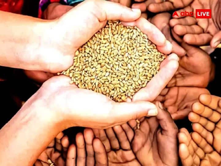 सबसे महत्वपूर्ण चीज सूर्य ग्रहण समाप्त होने के बाद गरीब व जरूरतमंदों को दान अवश्य करें, ग्रहण के बाद आप गेहूं, चना, लाल वस्त्र, नमक, गुड़, रूई आदि जैसी चीजों का दान अपने सामर्थ्यनुसार कर सकते हैं.