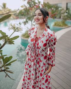 Anikha Surendran: మనాలీ ప్రకృతి అందాలను ఆస్వాదిస్తోన్న 'బుట్టబొమ్మ' బ్యూటీ