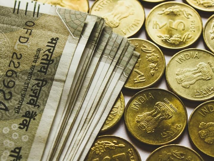 7th Pay Commission DA Hike Central Govt Employees to Get Basic Salary Increment Know How Much Salary in Hindi 7th Pay Commission: DA में इजाफे के बाद बड़े फैसले के मूड में केंद्र सरकार! इतनी बढ़ जाएगी कर्मचारियों की सैलरी 