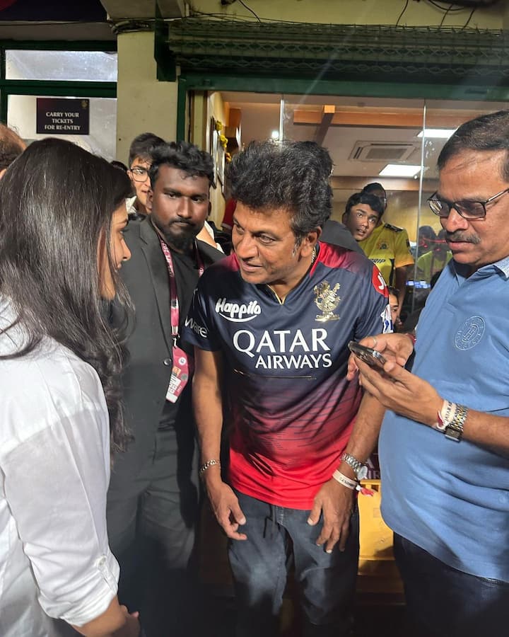 நடிகை ஸ்வதிஷ்டா சிவ ராஜ்குமாரை சந்தித்து பேசிய காட்சி.