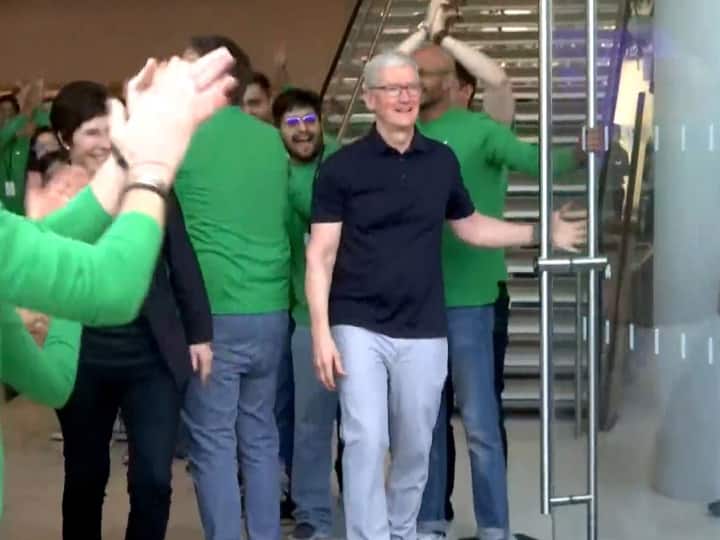 Apple Mumbai Store: देश का पहला एप्पल स्टोर खुला, CEO टिम कुक ने मुंबई में की पहले फ्लैगशिप स्टोर की ग्रैंड ओपनिंग