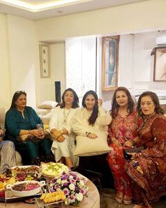 Poonam Dhillon ने ऐसे सेलिब्रेट किया अपना बर्थडे, पार्टी की रौनक बनीं श्रद्धा कपूर की मौसी समेत ये हीरोइनें