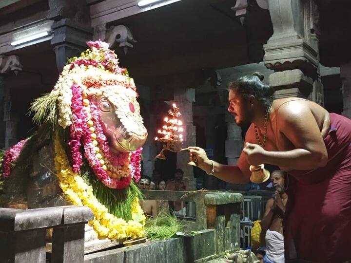 Chithirai Maha Pradosha Festival at Karur Kalyana Pasupadeeswarar Temple TNN கரூர் கல்யாண பசுபதீஸ்வரர் ஆலயத்தில் சித்திரை மாத பிரதோஷ விழா - திரளான பக்தர்கள் பங்கேற்பு