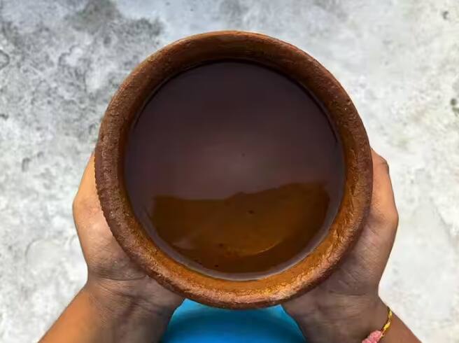 clay-or-copper-vessel-drinking-water-in-which-is-more-beneficial-in-summer ਗਰਮੀਆਂ ਦੇ ਦਿਨਾਂ ‘ਚ ਕਿਹੜੇ ਭਾਂਡੇ ਦਾ ਪਾਣੀ ਪੀਣਾ ਵੱਧ ਫਾਇਦੇਮੰਦ? ਘੜੇ ਜਾਂ ਤਾਂਬੇ ਦਾ