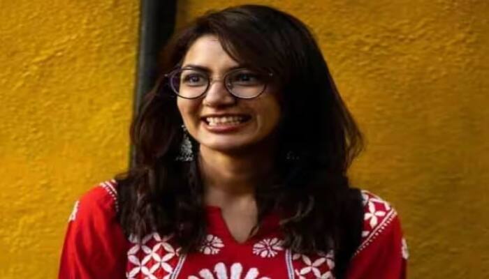 Where Is Sriti Jha Now : ਮਸ਼ਹੂਰ ਟੀਵੀ ਅਦਾਕਾਰਾ ਸਰੀਤੀ ਝਾਅ ਪਿਛਲੇ ਕੁਝ ਸਮੇਂ ਤੋਂ ਛੋਟੇ ਪਰਦੇ ਤੋਂ ਦੂਰ ਹੈ। 'ਕੁਮਕੁਮ ਭਾਗਿਆ' ਤੋਂ ਬਾਅਦ ਉਹ ਕਿਸੇ ਡੇਲੀ ਸੋਪ 'ਚ ਨਜ਼ਰ ਨਹੀਂ ਆਈ ਹੈ। ਜਾਣੋ ਕਿ ਉਹ ਹੁਣ ਕਿੱਥੇ ਅਤੇ ਕੀ ਕਰ ਰਹੀ ਹੈ?