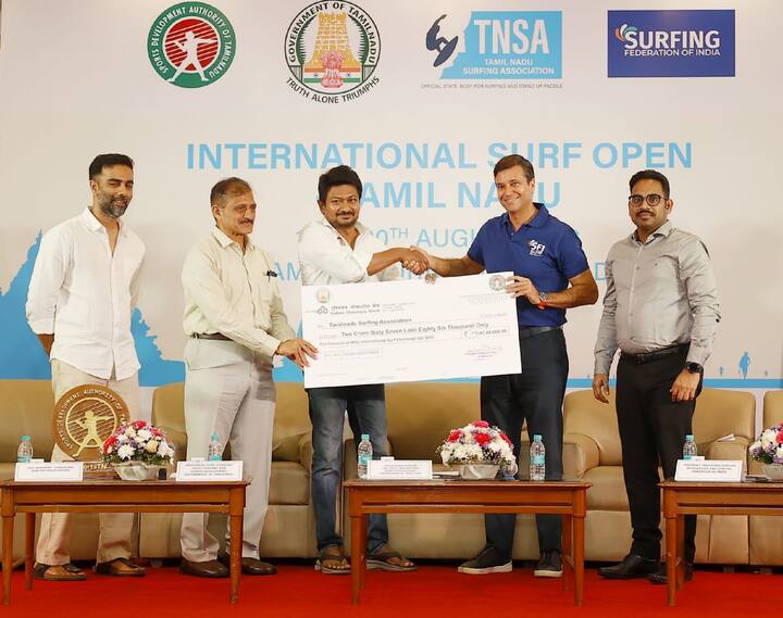 In this regard, Udhayanidhi Stalin also handed over a cheque of Rs 2.67 crore to the organisers (Credit: Twitter/@Udhaystalin)