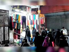 Eid-Ul-Fitr 2023 : रमजान ईदच्या खरेदीसाठी मालेगावात महिलांची मोठी गर्दी