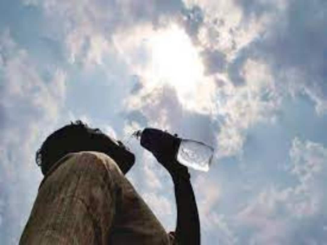 Summer : வாட்டி வதைக்கும் வெயில்.. தொழிலாளர்களின் பணி நேரத்தை மாற்ற மாநில அரசுகளுக்கு அறிவுறுத்தல்.. Summer season Instruction to state governments to change working hours of workers Summer : வாட்டி வதைக்கும் வெயில்.. தொழிலாளர்களின் பணி நேரத்தை மாற்ற மாநில அரசுகளுக்கு அறிவுறுத்தல்..