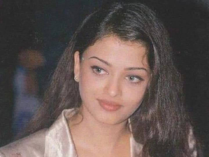 कई हिट फिल्में देने के बाद भी Aishwarya Rai को 5 फिल्मों से कर दिया था रिप्लेस, ऐक्ट्रेस बोलीं- 'मैं दुखी और हैरान रह गई...' When Aishwarya Rai admitted being removed from multiple films despite box office success कई हिट फिल्में देने के बाद भी Aishwarya Rai को 5 फिल्मों से कर दिया था रिप्लेस, ऐक्ट्रेस बोलीं- 'मैं दुखी और हैरान रह गई...'