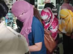 स्पा सेंटर की आड़ में Sex Racket का धंधा, 16 लड़के- लड़कियां आपत्तिजनक हालत में मिले