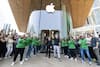 Apple Mumbai Store: भारतातील पहिलं अॅपल स्टोअर आजपासून ग्राहकांसाठी खुलं, CEO टिम कुक यांच्या हस्ते मुंबईत उद्घाटन