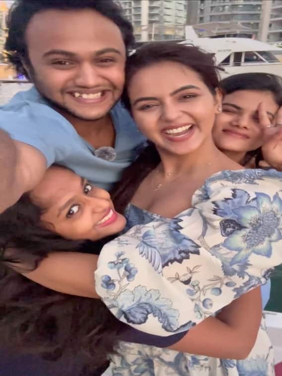 துபாயில் ஆட்டம் போடும் சன் டிவி 'கயல்' ! நண்பர்களுடன் கியூட் வீடியோ!