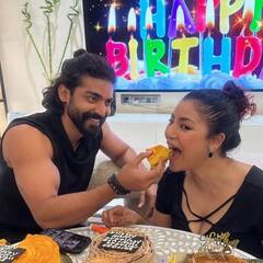 टीवी के 'राम' ने सादगी से मनाया Debina का बर्थडे, माथे को चूमते हुए शेयर कीं ये तस्वीरें