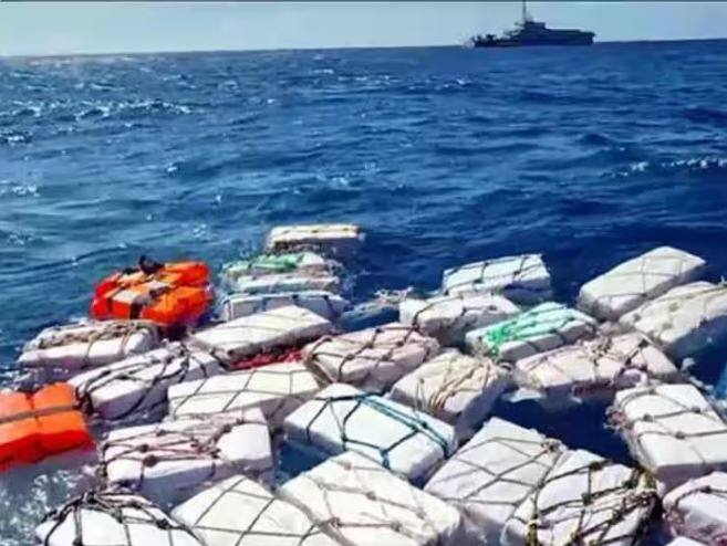 italy custom police found two tonn cocaine worth of four hundred million euro in eastern sicily sea ਇਟਲੀ ਦੇ ਸਮੁੰਦਰ 'ਚ ਤੈਰ ਰਹੀ ਸੀ 36 ਅਰਬ ਦੀ ਕੋਕੀਨ, ਜਾਣੋ ਪੂਰਾ ਮਾਮਲਾ