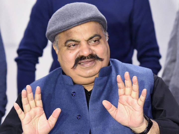 Atiq Ahmad possession on land in Prayagraj UPA Chief Sonia Gandhi had to take initiative Atiq Ahmad Case Atiq Ahmed Case: अतीक अहमद ने प्रयागराज में कब्जा ली थी जमीन, तब सोनिया गांधी को करनी पड़ी थी पहल! जानें क्या है दावा?