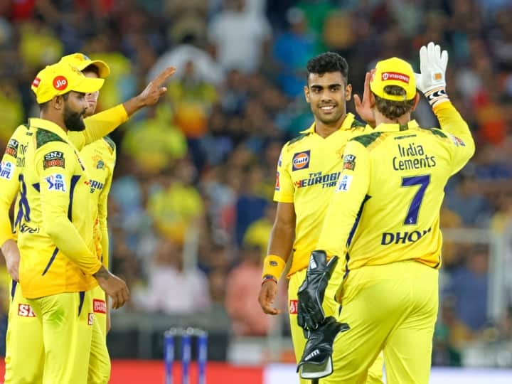 IPL 2023 former cricketer virender sehwag on csk over slow over rate said should not go that stage where ms dhoni banned IPL 2023: वीरेंद्र सहवाग की CSK के गेंदबाजों को चेतावनी, बोले- 'ऐसा काम न करें धोनी पर लग जाए बैन'