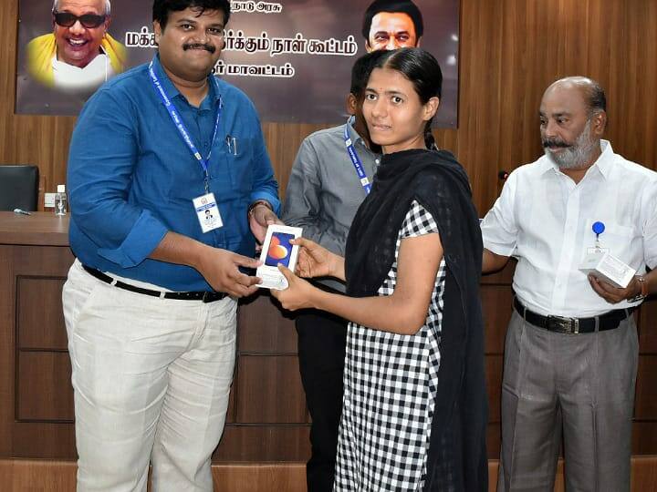 Karur District Collector accepted the demands of differently abled persons TNN மாற்றுத்திறனாளிகளின் கோரிக்கைகளை ஏற்றுக்கொண்ட  கரூர் மாவட்ட ஆட்சியர்