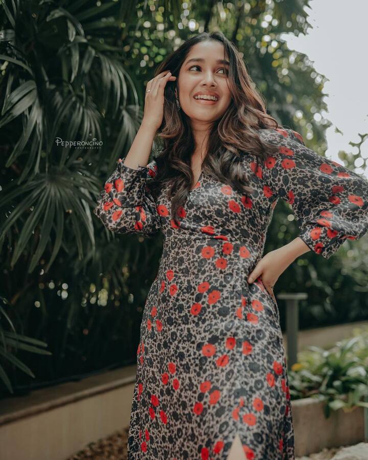 అనిఖా సురేంద్రన్ క్యూట్ పిక్స్. Image Credit: Anikha surendran/Instagram