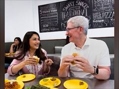 Apple CEO Tim Cook यांना स्ट्रिट फूडची भुरळ, माधुरी दीक्षितसोबत घेतला मुंबईच्या वडापावचा घेतला आस्वाद