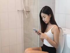 ਟਾਇਲਟ 'ਚ ਲੈ ਕੇ ਜਾਂਦੇ ਹੋ ਮੋਬਾਈਲ ਫੋਨ, ਤਾਂ ਅੱਜ ਹੀ ਸੁਧਾਰ ਲਓ ਇਹ ਆਦਤ, ਕਿਤੇ ਸਿਹਤ 'ਤੇ ਨਾ ਪਵੇ ਅਸਰ