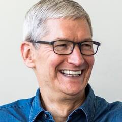 Apple CEO Tim Cook यांना स्ट्रिट फूडची भुरळ, माधुरी दीक्षितसोबत घेतला मुंबईच्या वडापावचा घेतला आस्वाद