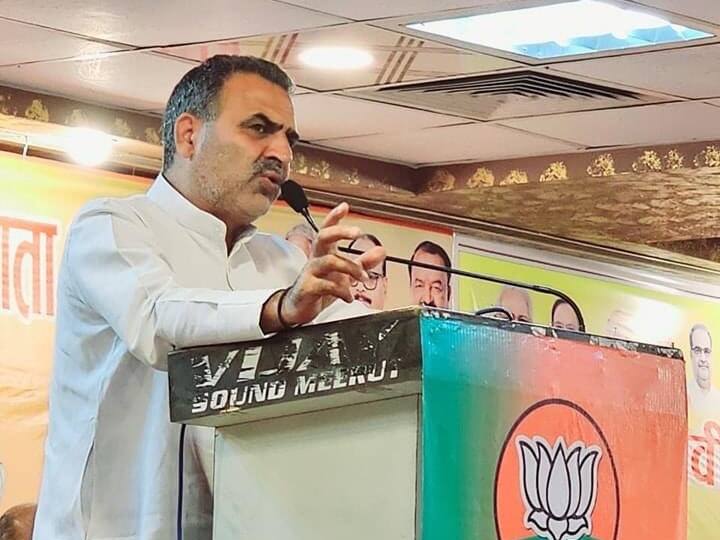 UP Nagar Nikay Chunav 2023 Muzaffarnagar Ruckus in BJP Office Sanjeev Balyan Kapil Dev Agarwal ANN UP Nikay Chunav 2023: BJP कार्यकर्ताओं को धमकाते हुए नजर आए संजीव बालियान, योगी सरकार के मंत्री पर भी गंभीर आरोप