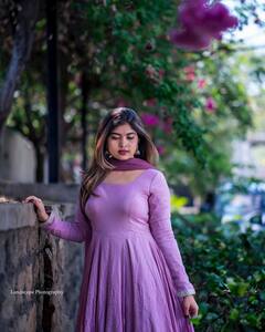 Rithu Chowdary Latest Photos : చుడిదార్ వేసిన రీతూ చౌదరి - లొకేషన్ మారలేదేంటి?