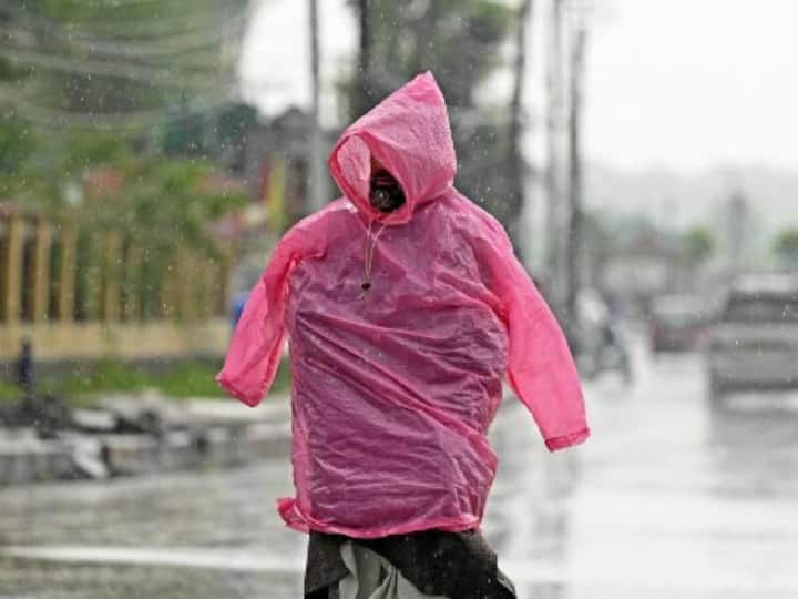 While some higher areas witnessed snowfall, the plain areas, including Srinagar city, were lashed by overnight rains. (Source: AFP)