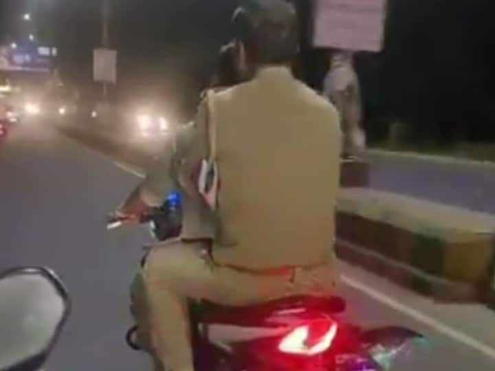 Ghaziabad Uttar Pradesh UP Police Viral video girls chased policemen asked to wear helmets challan ANN Ghaziabad: नियम तोड़ने वाले पुलिस वालों को लड़कियों ने दौड़ाया, वीडियो वायरल हुआ तो कट गया चालान