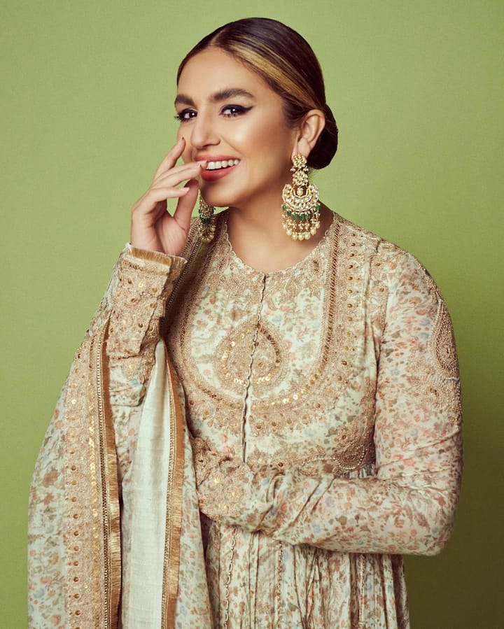 The suit had intricate designs all over it in brown. (Image Source: Instagram/Huma Qureshi)