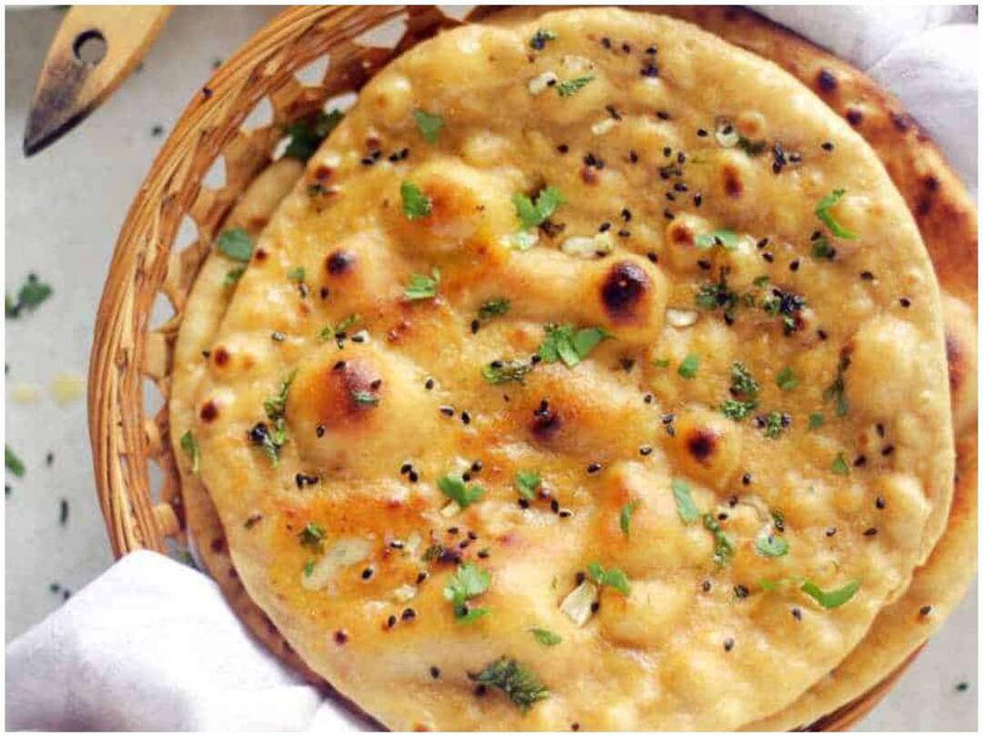 Ordering tandoori rotis at a restaurant? These are the health risks that come with them Tandoori Roti: రెస్టారెంట్లో తందూరి రోటీలను ఆర్డర్ చేస్తున్నారా? వాటితో వచ్చే ఆరోగ్య ప్రమాదాలు ఇవే