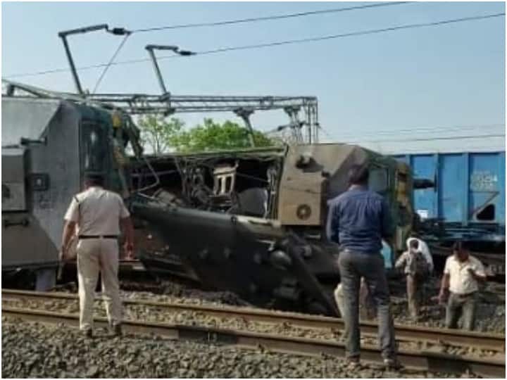 shahdol two frieght train collided at singhpur railway station engine caught fire ann Shahdol Rail Accident: रेलवे स्टेशन पर खड़ी ट्रेन को मालगाड़ी ने मारी टक्कर, इंजन में आग लगने से एक ड्राइवर की मौत