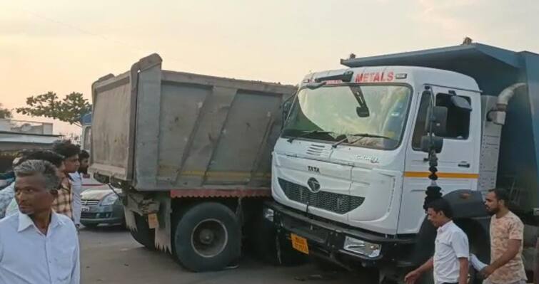 chhatrapati Sambhaji Nagar Accident near paithan truck and two wheeler accident  father and son died तब्बल 15 वर्षांच्या प्रतीक्षेनंतर पगार झाल्याच्या आनंदात असतानाच विचित्र अपघात; शिक्षकासह मुलाचा मृत्यू