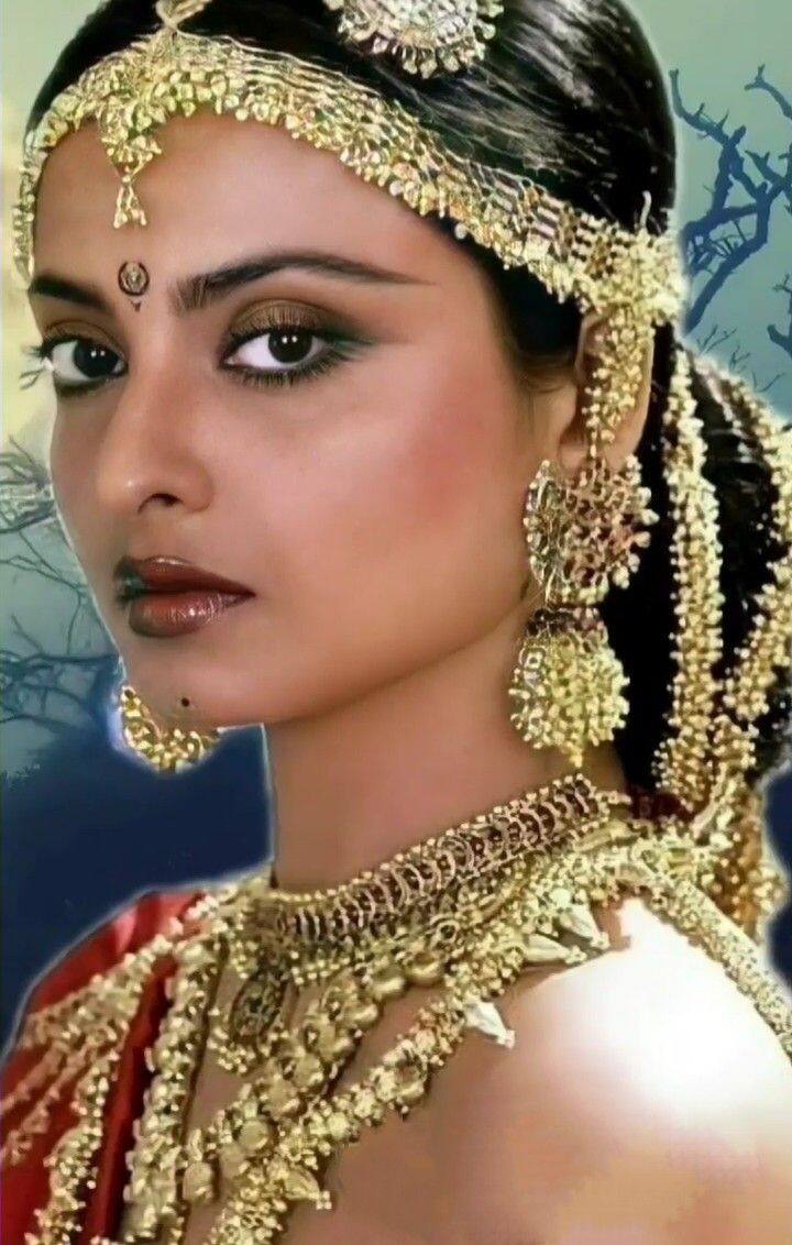 हालांकि खबरों के अनुसार मुकेश के सुसाइड के पीछे की वजह उनका बिजनेस ठप्प होना था. लेकिन शादी के बाद वो ये भी चाहते थे कि रेखा फिल्मों में काम करना छोड़ दें. लेकिन रेखा ऐसा बिल्कुल नहीं चाहती थीं और यही बात दोनों के बीच की कलह की वजह बन गई.