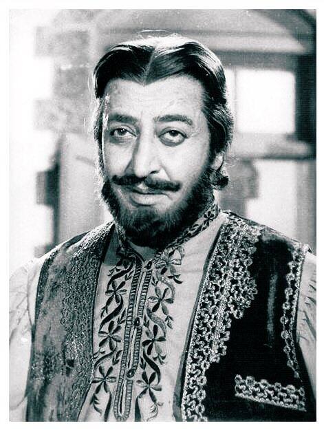 वहीं प्राण के नेगेटिव किरदारों को लोग इस कदर सच मानने लगे थे कि जहां भी उनके पोस्टर लगे होते थे दर्शक उसपर जूते मारने लगते थे. फिर उनकी छवि तब सुधऱी जब उन्होंने फिल्म ‘उपकार’ में काम किया था. बता दें कि उस दौर में भी प्राण एक फिल्म के लिए 5 से 10 लाख रुपए लेते थे.