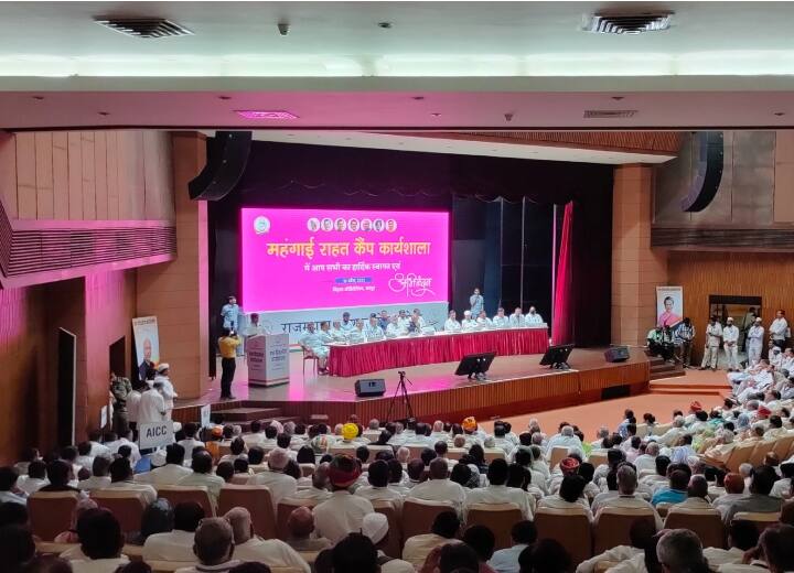 Rajsathan Politics: अभी भी एकजुट नहीं है कांग्रेस? जयपुर कार्यशाला में नहीं दिखे सचिन पायलट, 2 घंटे देरी से शुरू हुआ कार्यक्रम Sachin Pilot No Show in Jaipur Congress Workshop Ahead of Rajasthan Assembly Elections 2023 ANN Rajsathan Politics: अभी भी एकजुट नहीं है कांग्रेस? जयपुर कार्यशाला में नहीं दिखे सचिन पायलट, 2 घंटे देरी से शुरू हुआ कार्यक्रम