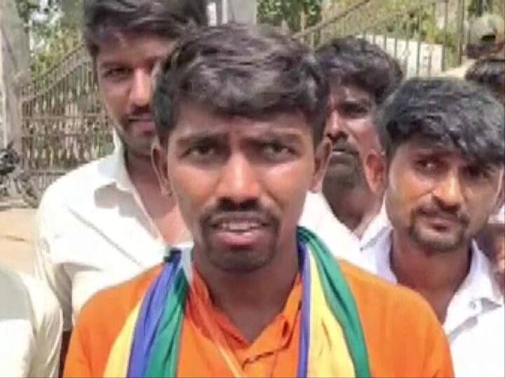 Karnataka Assembly Elections 2023 Independent Candidate Pays Deposit Money In 1 Rupee Coins While Filing Nomination Karnataka Polls: Independent Candidate Pays Rs 10,000 Deposit Money In 1 Rupee Coins—Watch