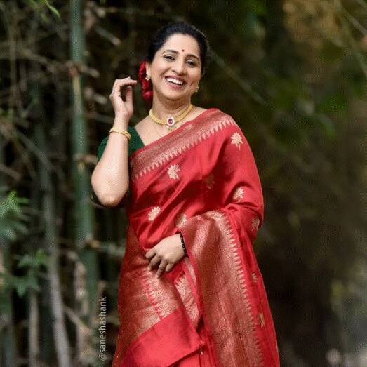 मधुराणी या सोशल मीडियावर अॅक्टिव्ह असतात. वेगवेगळ्या लूकमधील फोटो आणि व्हिडीओ त्या शेअर करतात.