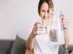Cold Water: ਕਦੋਂ ਨਹੀਂ ਪੀਣਾ ਚਾਹੀਦਾ ਫ੍ਰਿਜ ਦਾ ਠੰਡਾ ਪਾਣੀ? ਗਰਮੀ ਤੋਂ ਰਾਹਤ ਤਾਂ ਮਿਲੇਗੀ ਪਰ ਬਿਮਾਰ ਕਰ ਦੇਵੇਗੀ