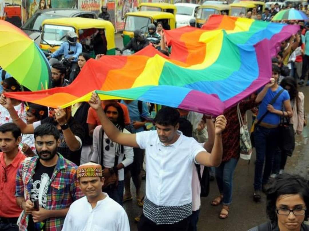 Same-Sex Marriage: స్వలింగ వివాహాలపై కేంద్రం కీలక నిర్ణయం, రాష్ట్రాల అభిప్రాయాలు కోరుతూ లేఖలు Same-sex Marriage in india Composite View Important Centre Seeks States Views On Gay Marriages Same-Sex Marriage: స్వలింగ వివాహాలపై కేంద్రం కీలక నిర్ణయం, రాష్ట్రాల అభిప్రాయాలు కోరుతూ లేఖలు