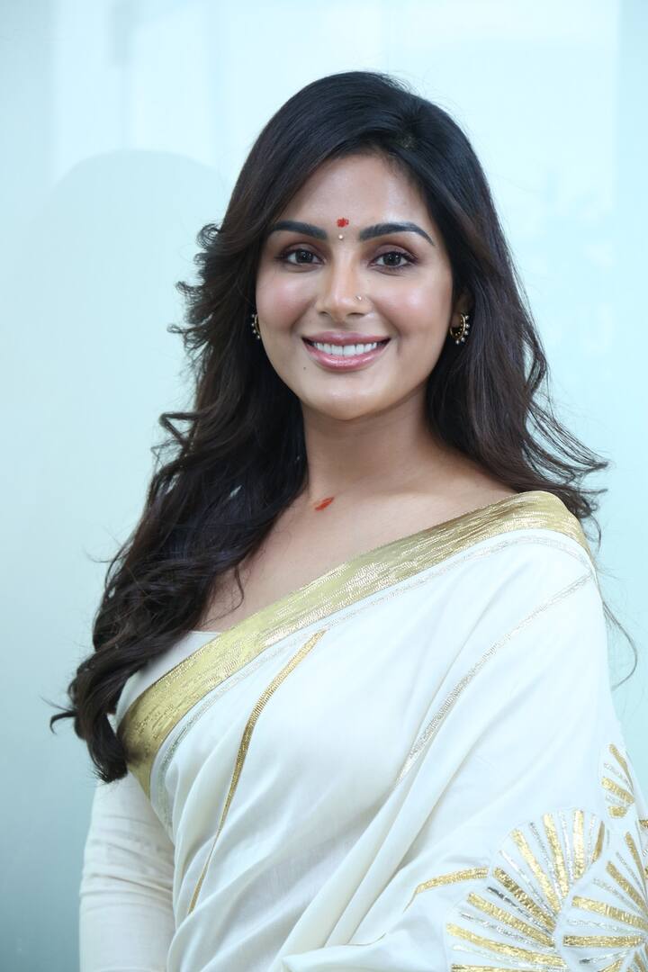 తెలుగు,తమిళ్,కన్నడ,మలయాళం సినిమాల్లో నటించింది సంయుక్త.