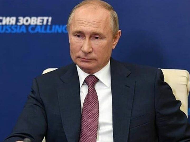 Russia Vladimir Putin operation of artificial ventilation of lungs seen scar on neck during moscow chruch shocking news Vladimir Putin Health Issue: क्या व्लादिमीर पुतिन ने करवाया है फेफड़ों से जुड़ा आर्टिफिशियल ऑपरेशन, गले पर ये निशान परेशान करने वाले संकेत दे रहे हैं