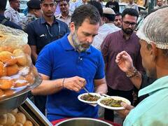 Rahul Gandhi In Bengali Market: बंगाली मार्केट में राहुल गांधी ने खाए गोलगप्पे, शरबत-ए-मोहब्बत भी पीने पहुंचे, तस्वीरें