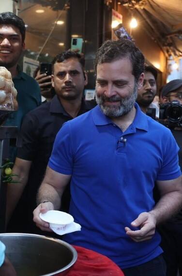 ਰਾਹੁਲ ਗਾਂਧੀ ਨੇ Bengali Market 'ਚ ਲਿਆ ਗੋਲਗੱਪਿਆਂ ਦਾ ਆਨੰਦ